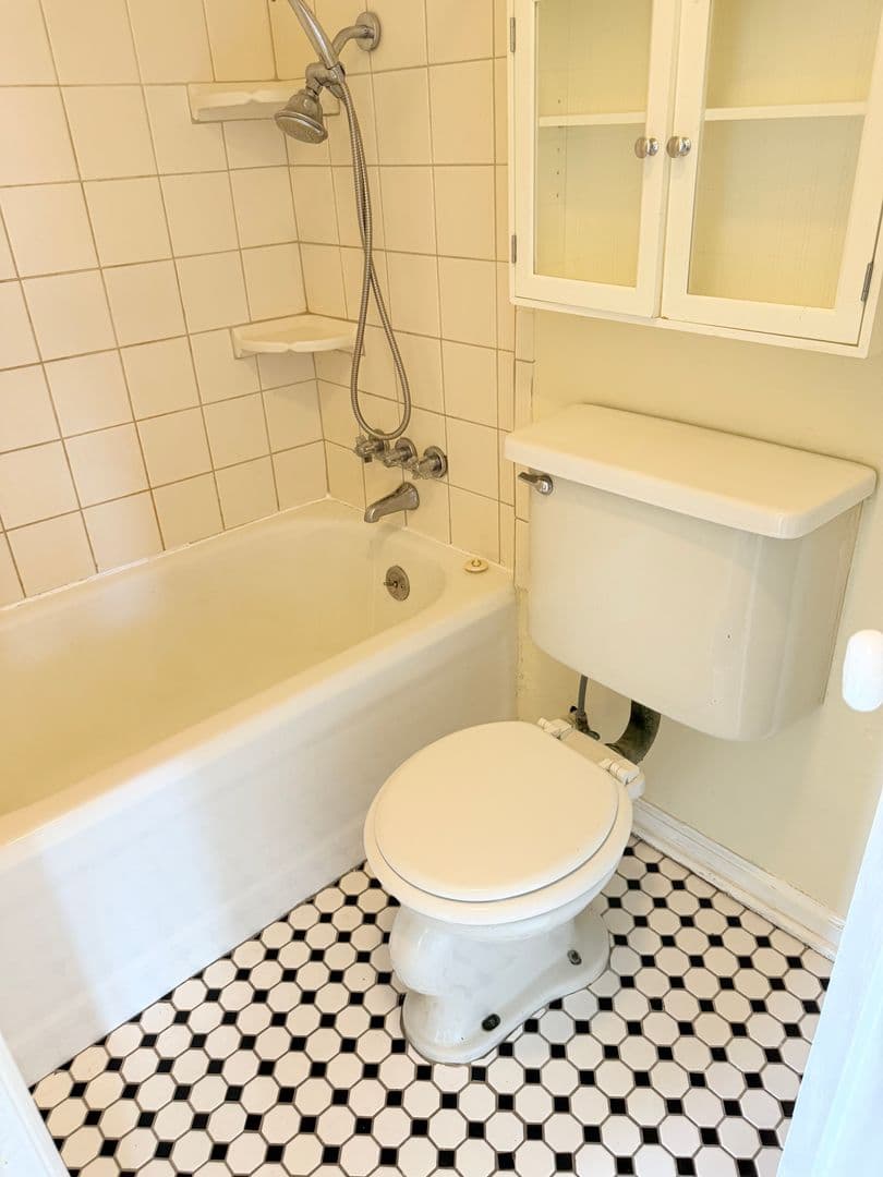 Bremerton Apartment: 1747 6th St.
