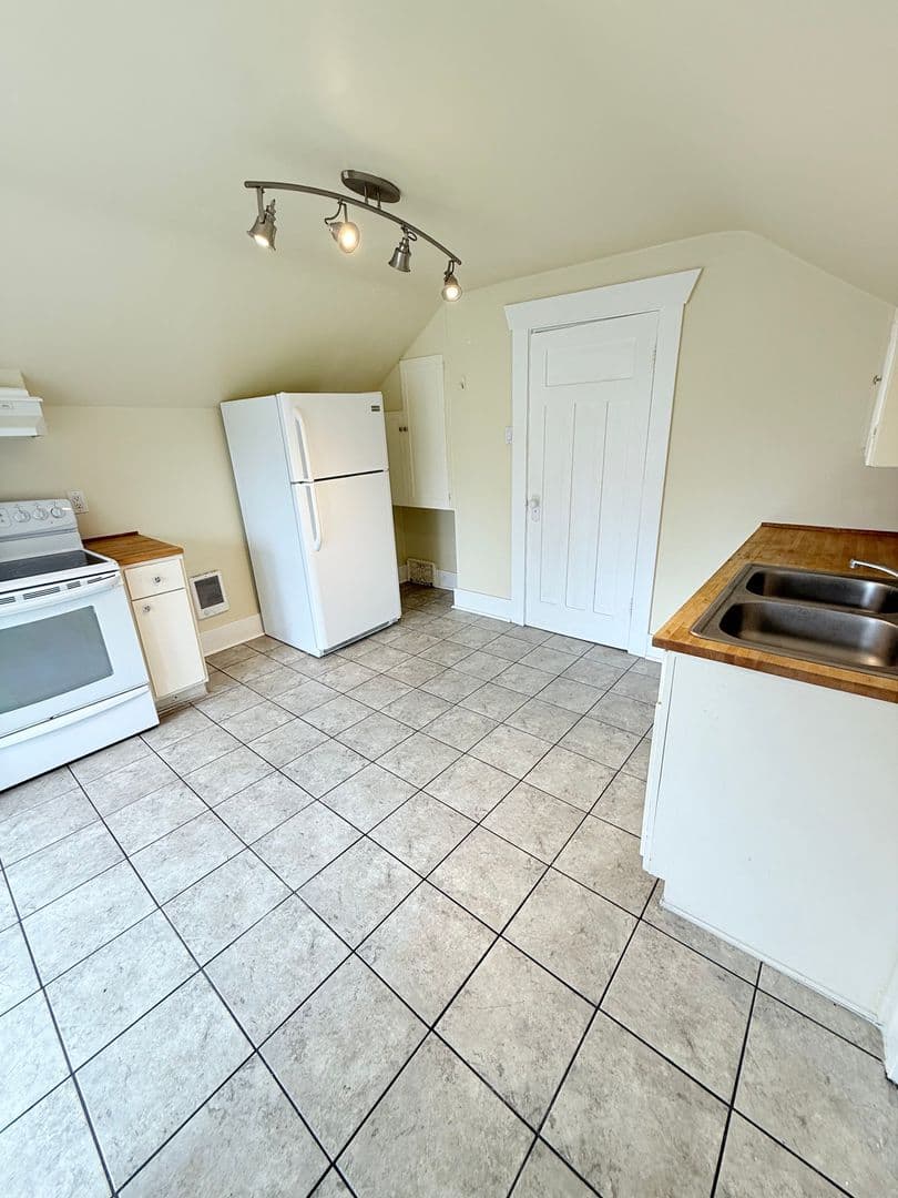 Bremerton Apartment: 1747 6th St.