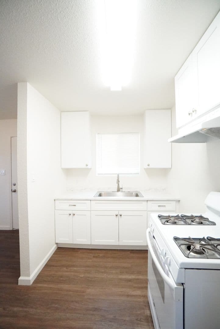 Sacramento Apartment: 1216 South Ave