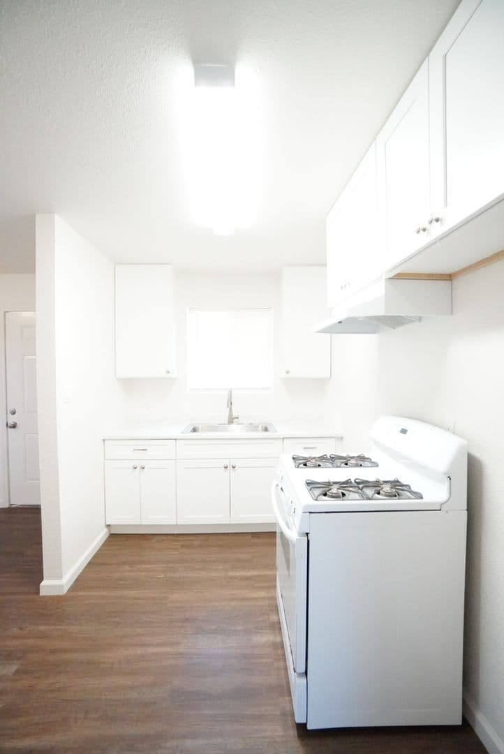 Sacramento Apartment: 1216 South Ave