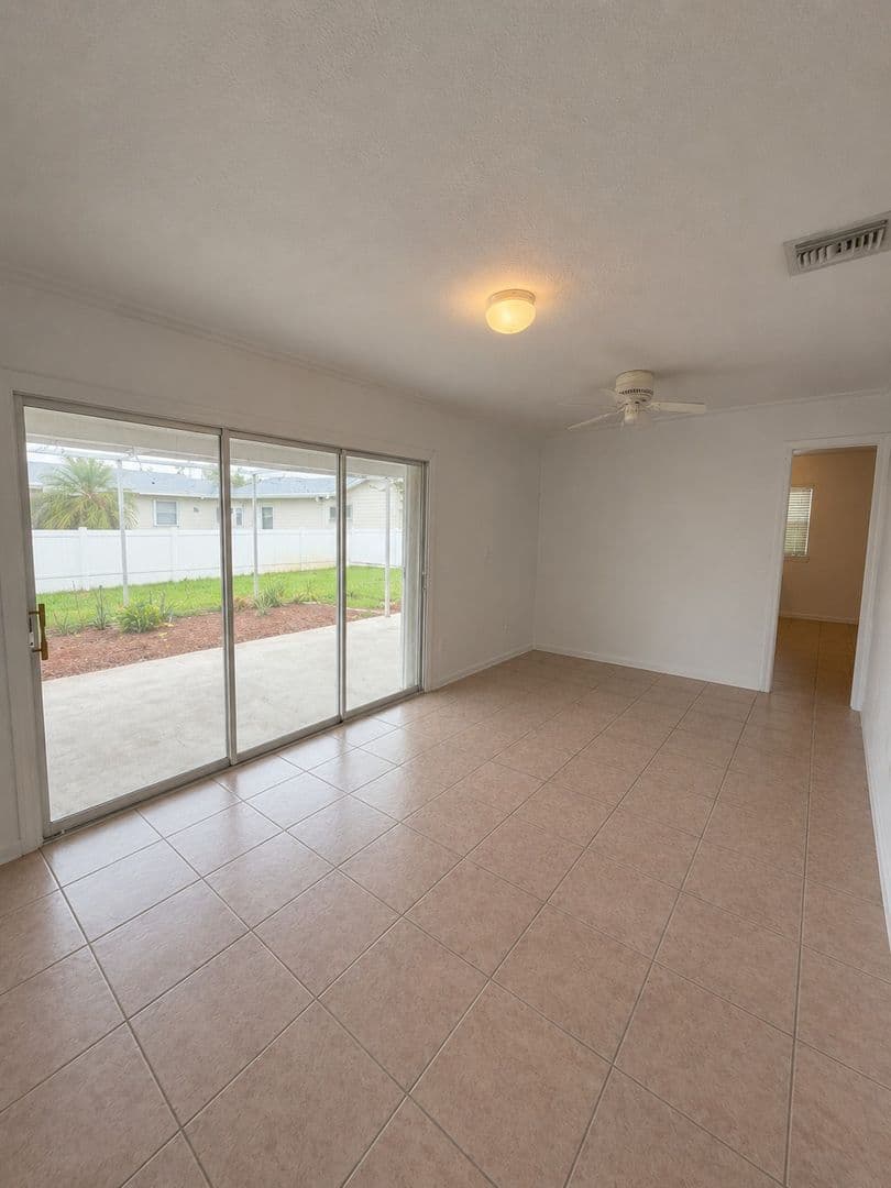 Satellite Beach House: 349 W. Exeter St