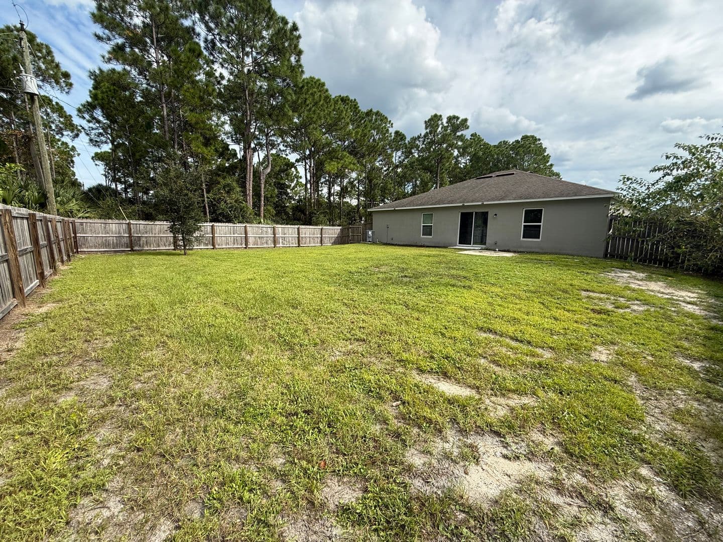 Palm Bay House: 141 Ensenada St SE