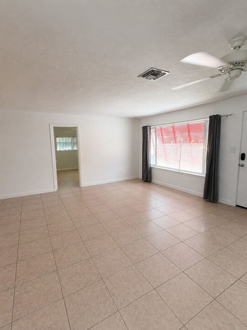 Satellite Beach House: 349 W. Exeter St