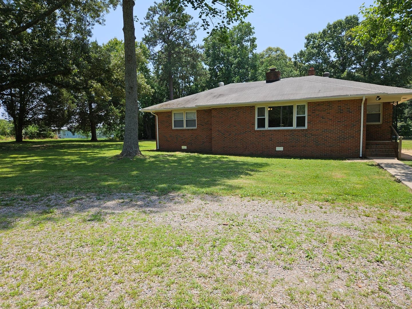 Sandston House: 2477 Meadow Road
