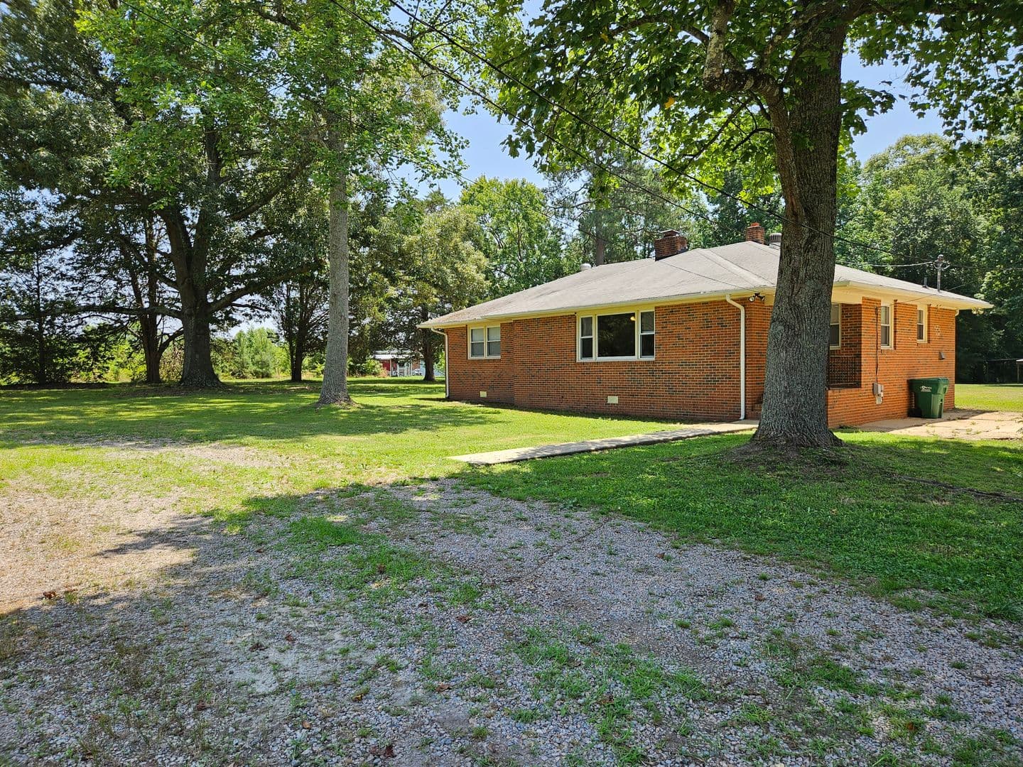 Sandston House: 2477 Meadow Road