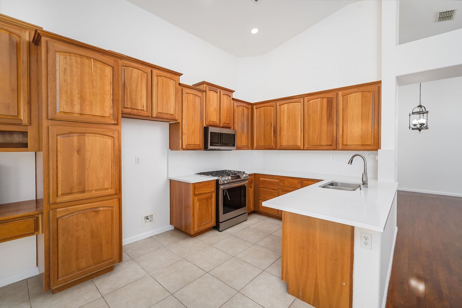 Folsom House: 2066 Horseshoe Glen Cir
