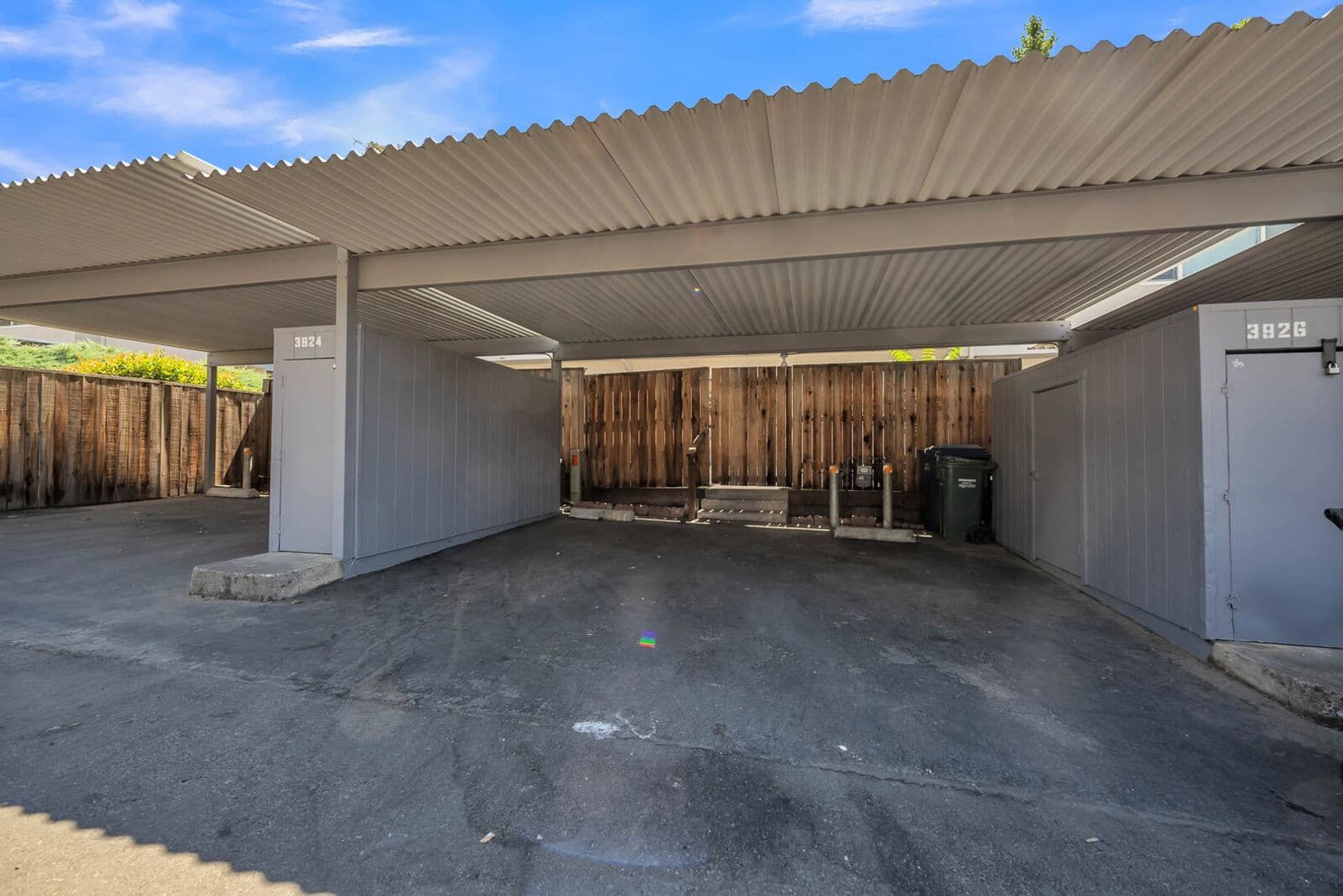 Carmichael House: 3926 Oak Villa Cir