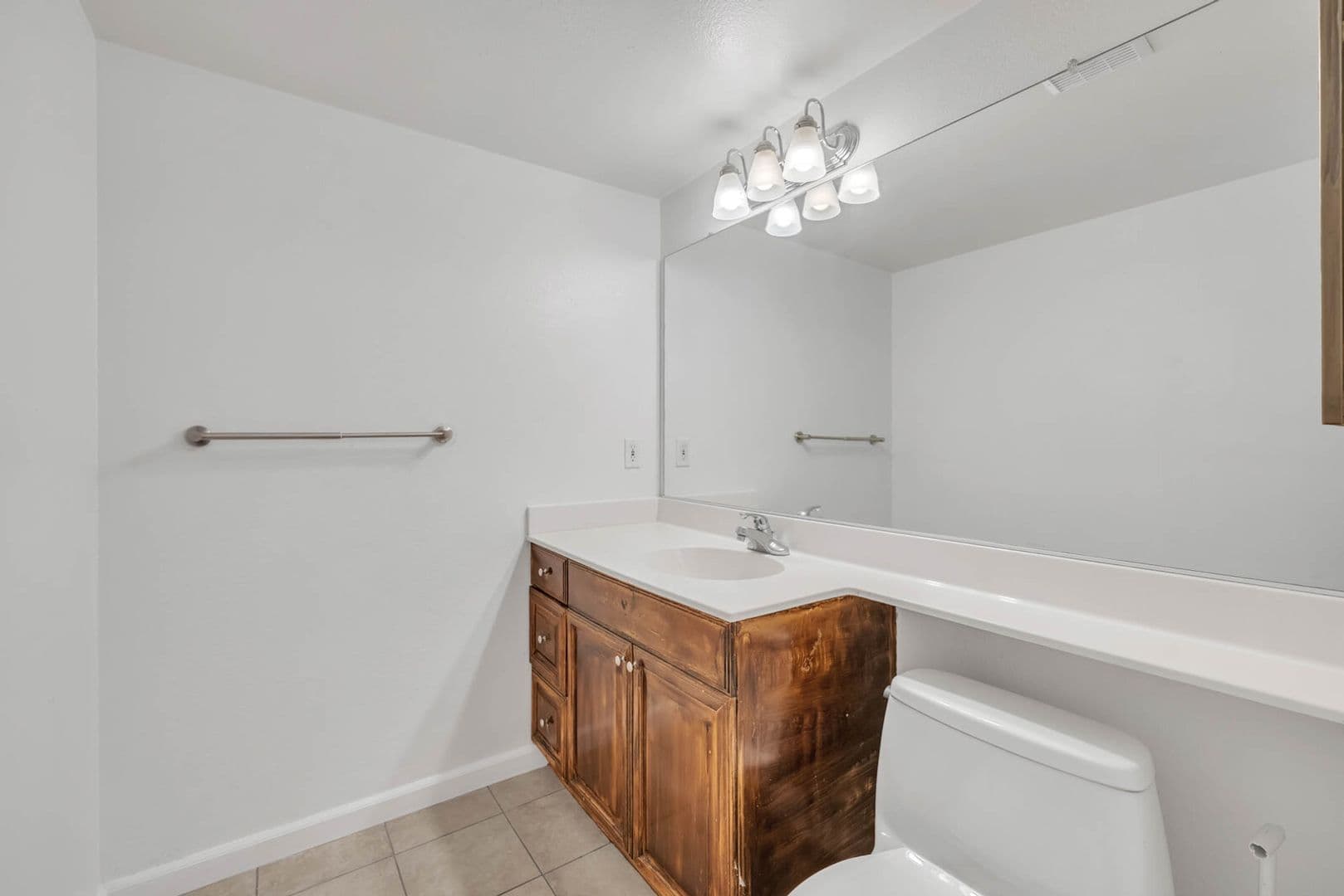 Carmichael House: 3926 Oak Villa Cir