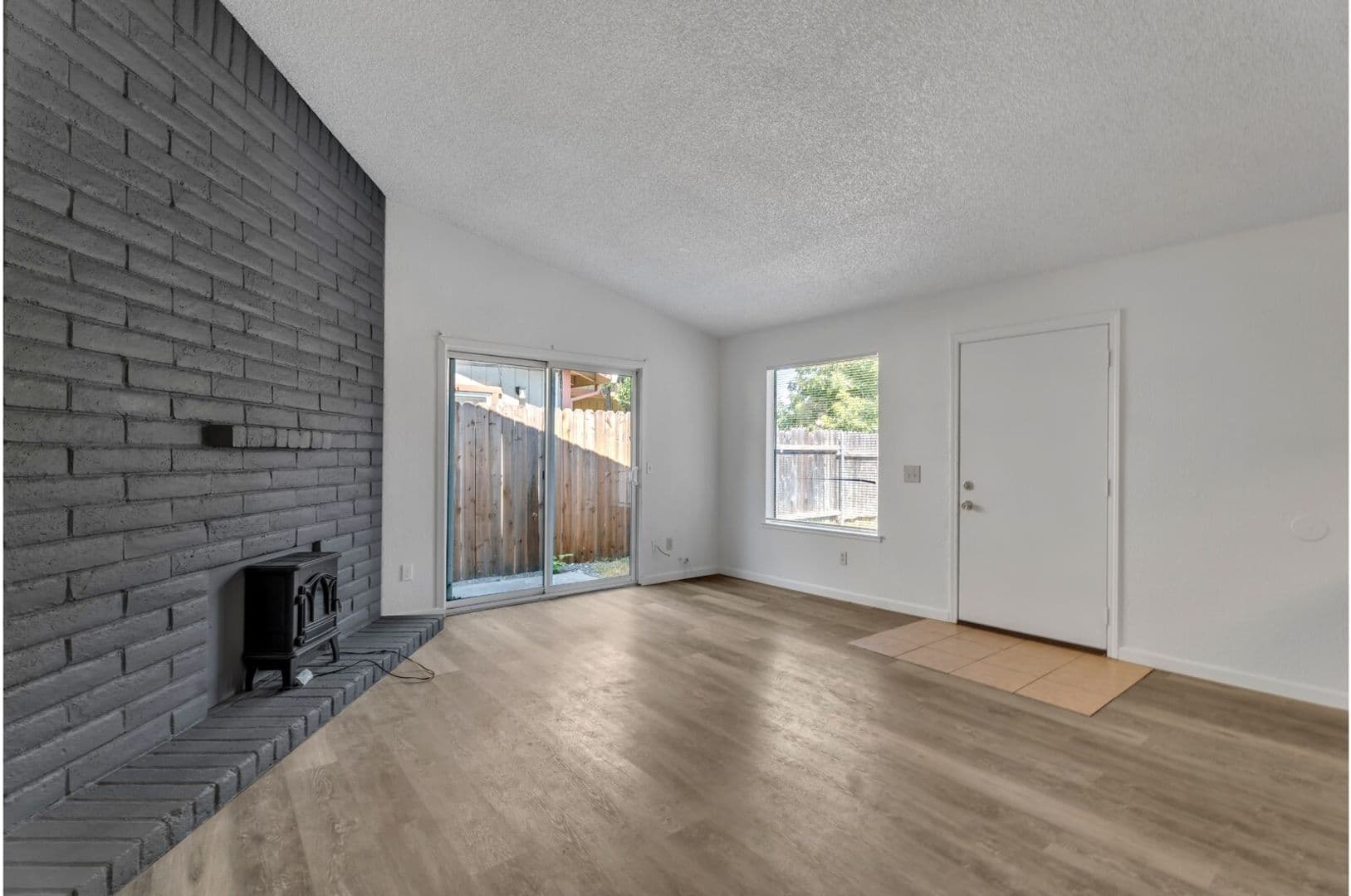 North Highlands Apartment: 3936 - 3944 Renick Way