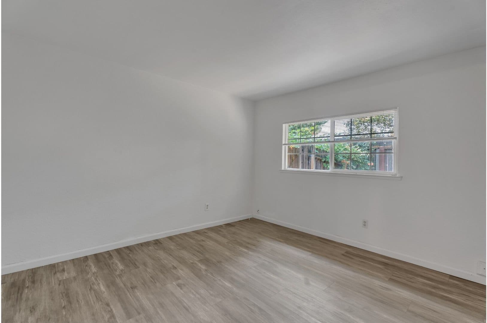 North Highlands Apartment: 3936 - 3944 Renick Way
