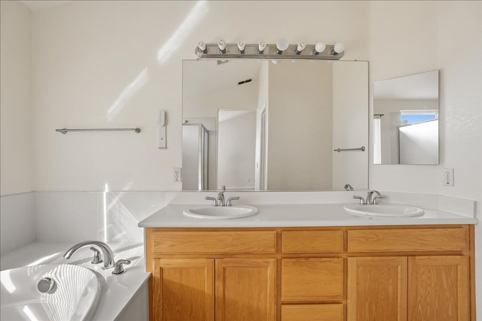 Elk Grove House: 9074 Piazza Ct