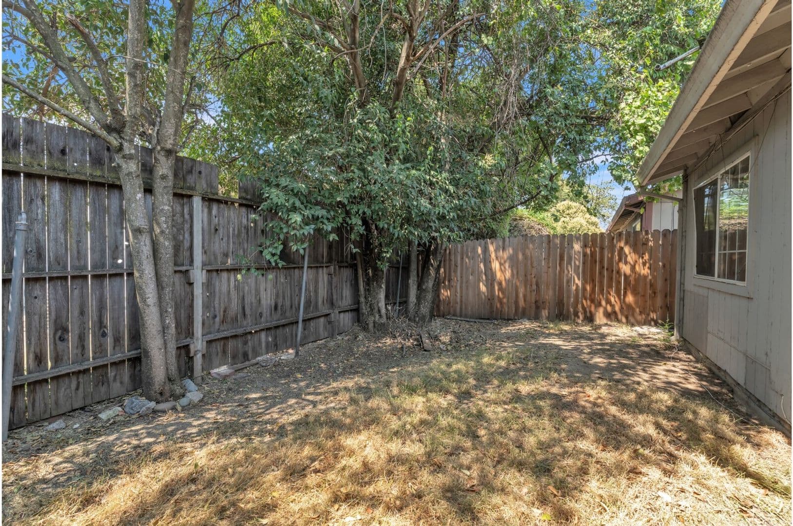 North Highlands Apartment: 3936 - 3944 Renick Way