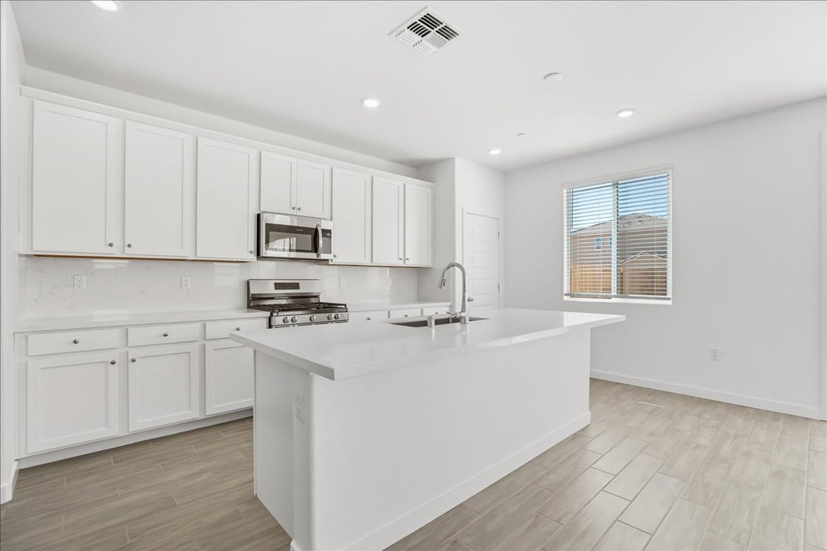 Plumas Lake House: 1052 Lost Creek Ranch Dr