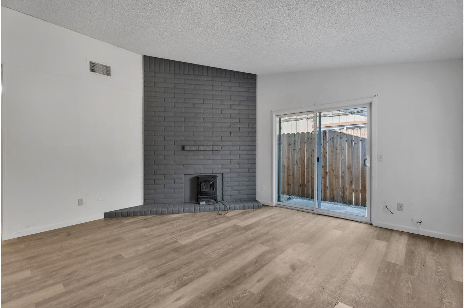 North Highlands Apartment: 3936 - 3944 Renick Way