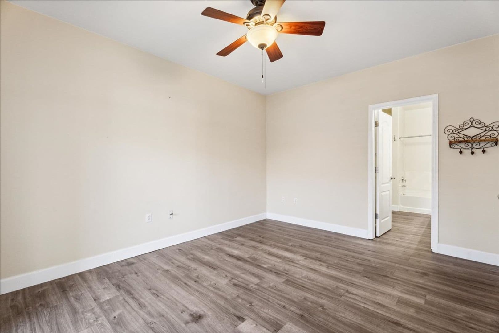 Sacramento House: 5350 Dunlay Dr #713