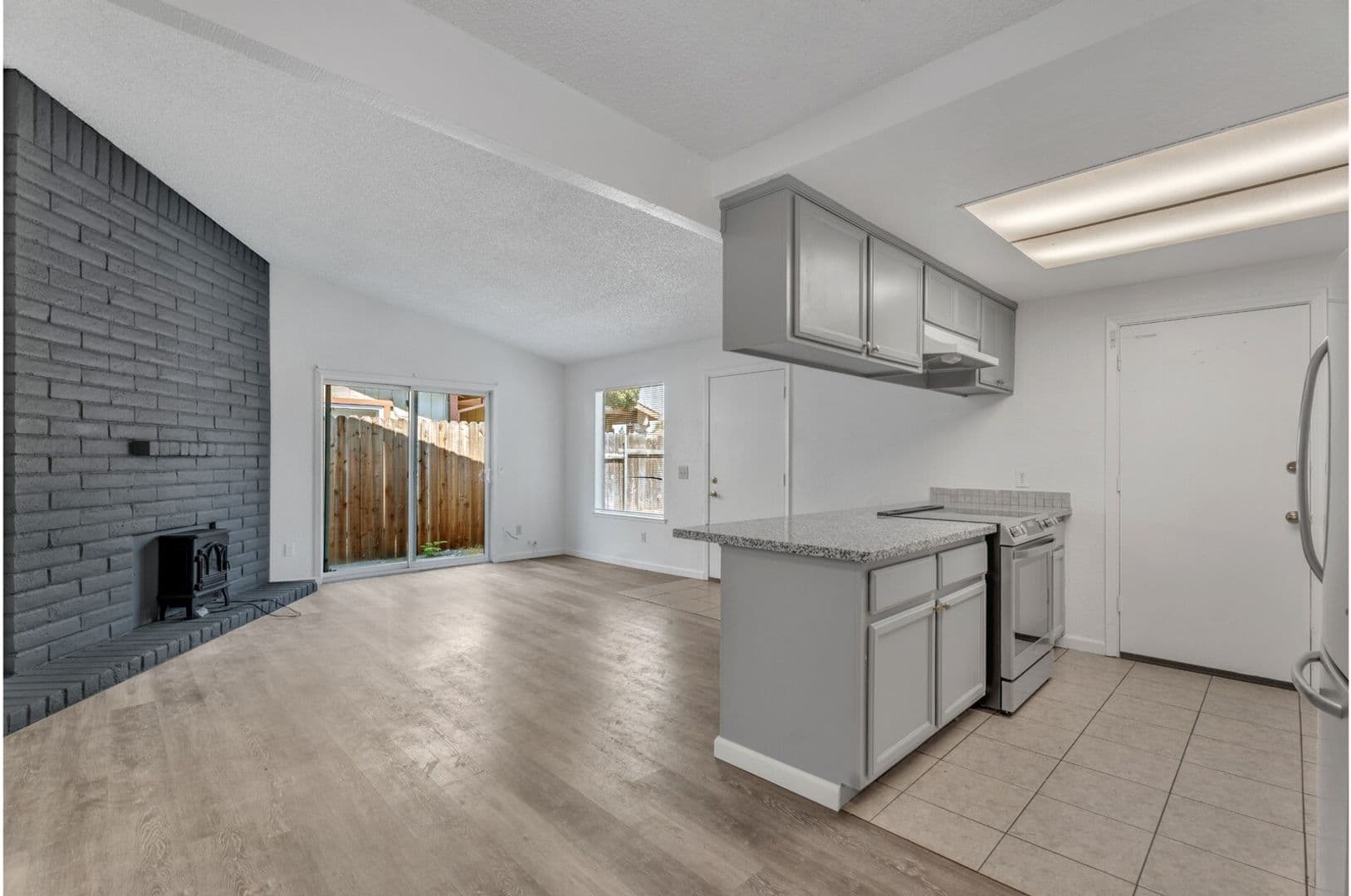 North Highlands Apartment: 3936 - 3944 Renick Way