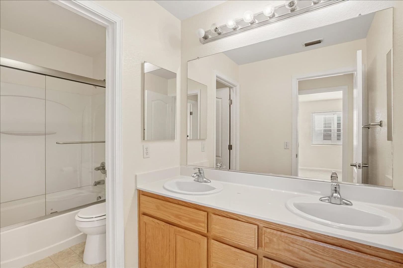 Elk Grove House: 9074 Piazza Ct