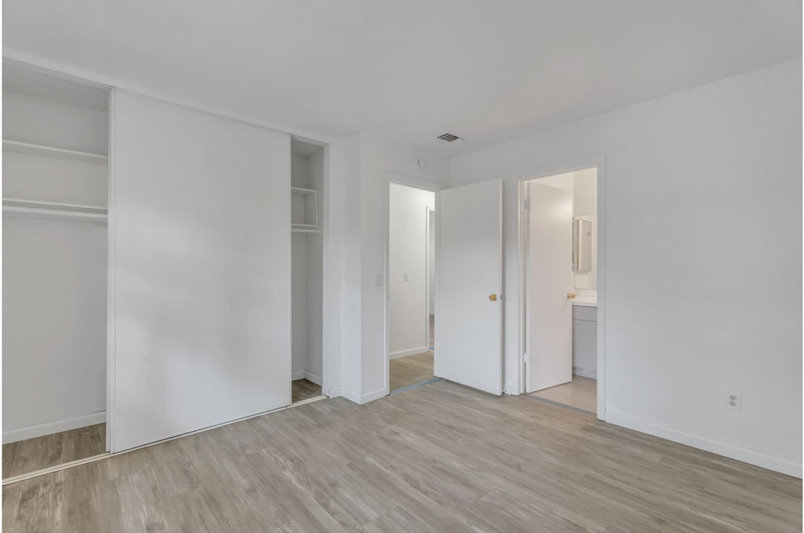 North Highlands Apartment: 3936 - 3944 Renick Way