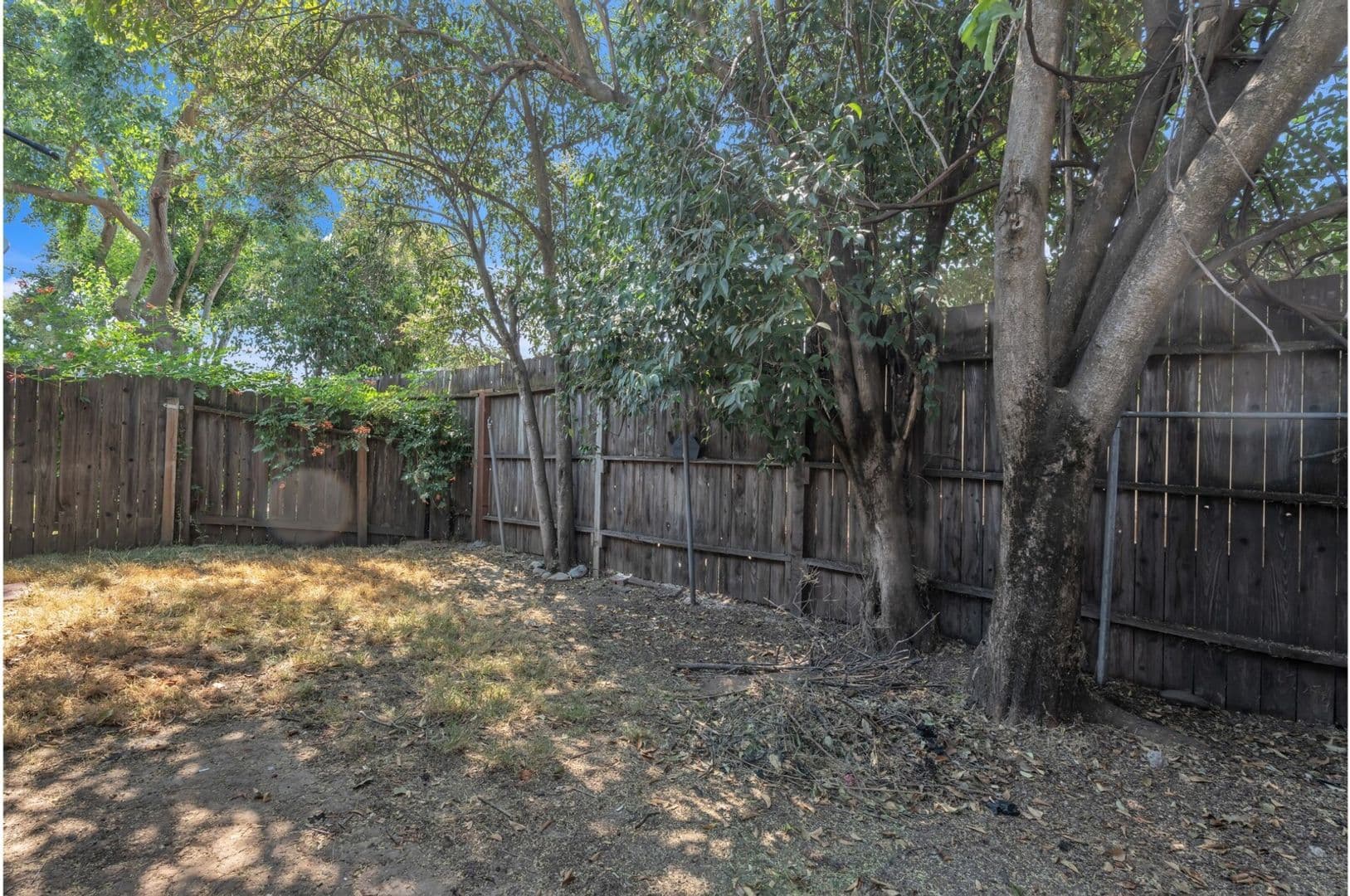 North Highlands Apartment: 3936 - 3944 Renick Way