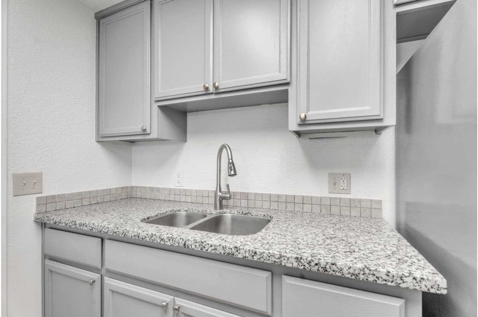 North Highlands Apartment: 3936 - 3944 Renick Way