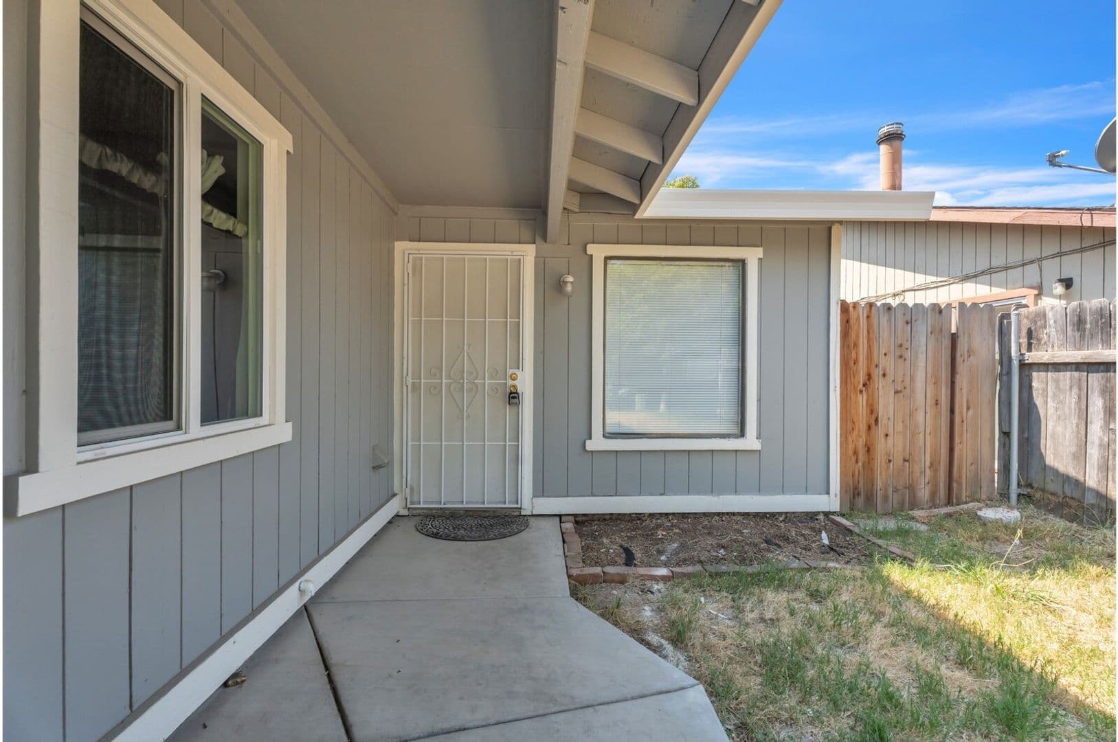 North Highlands Apartment: 3936 - 3944 Renick Way