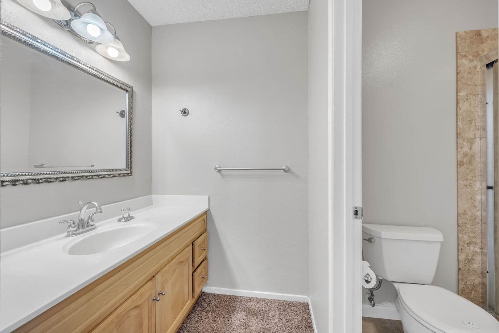 Carmichael House: 3926 Oak Villa Cir