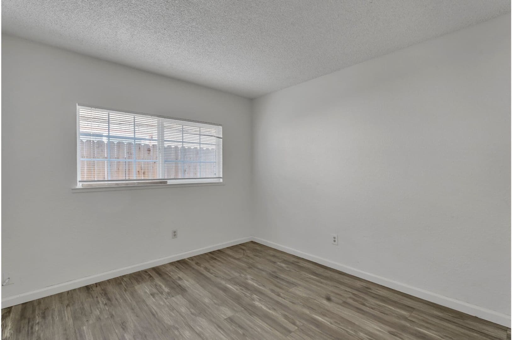 North Highlands Apartment: 3936 - 3944 Renick Way