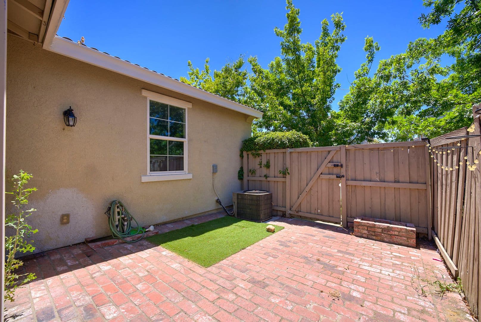 Sacramento House: 2736 San Juan Rd