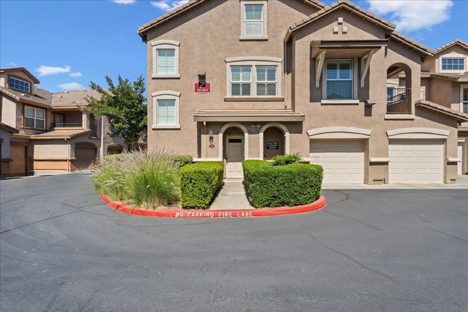 Sacramento House: 5350 Dunlay Dr #713