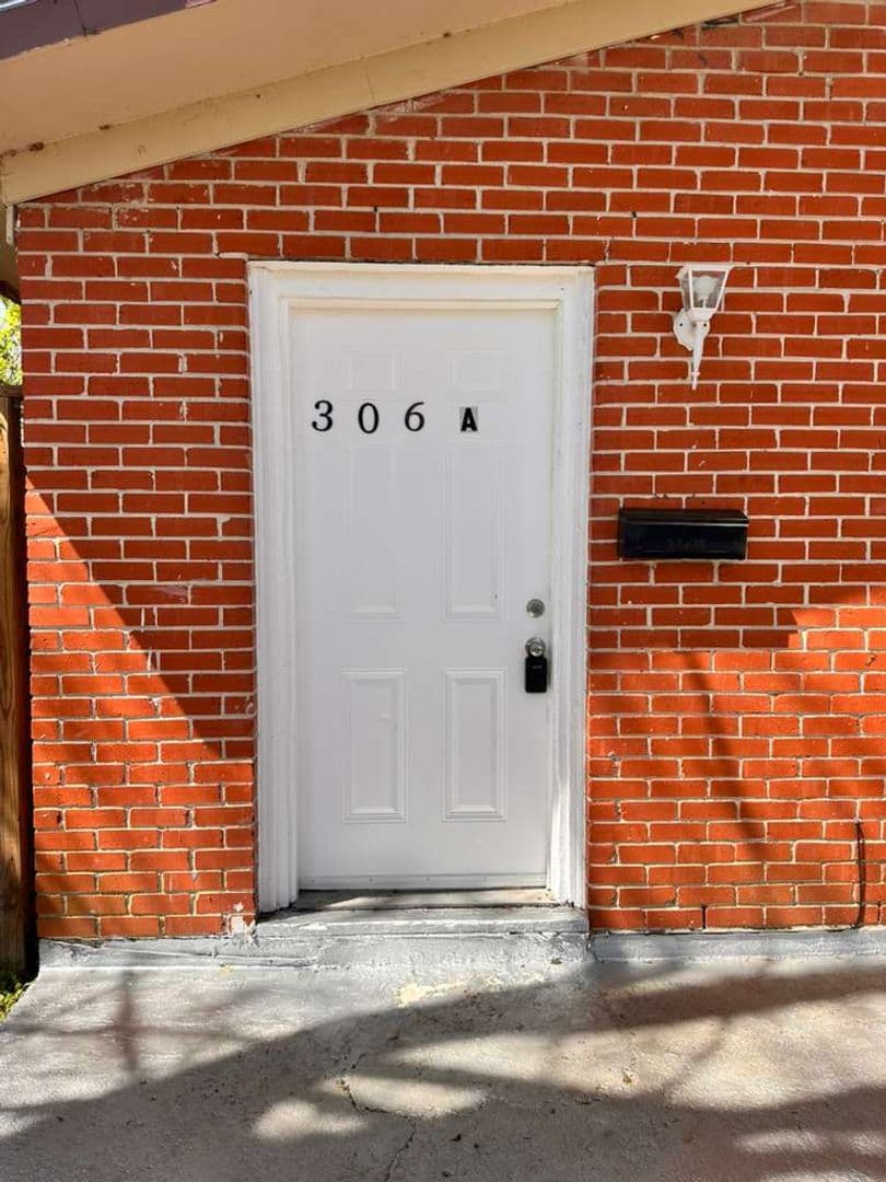 La Marque Apartment: 306 Lake Rd