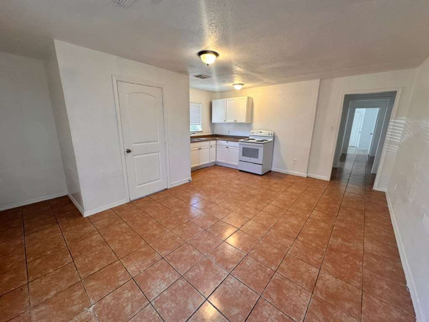 La Marque Apartment: 306 Lake Rd