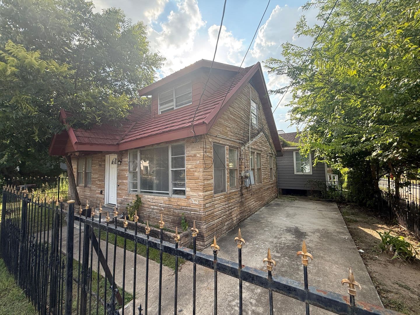 Houston Apartment: 3012 Live Oak St