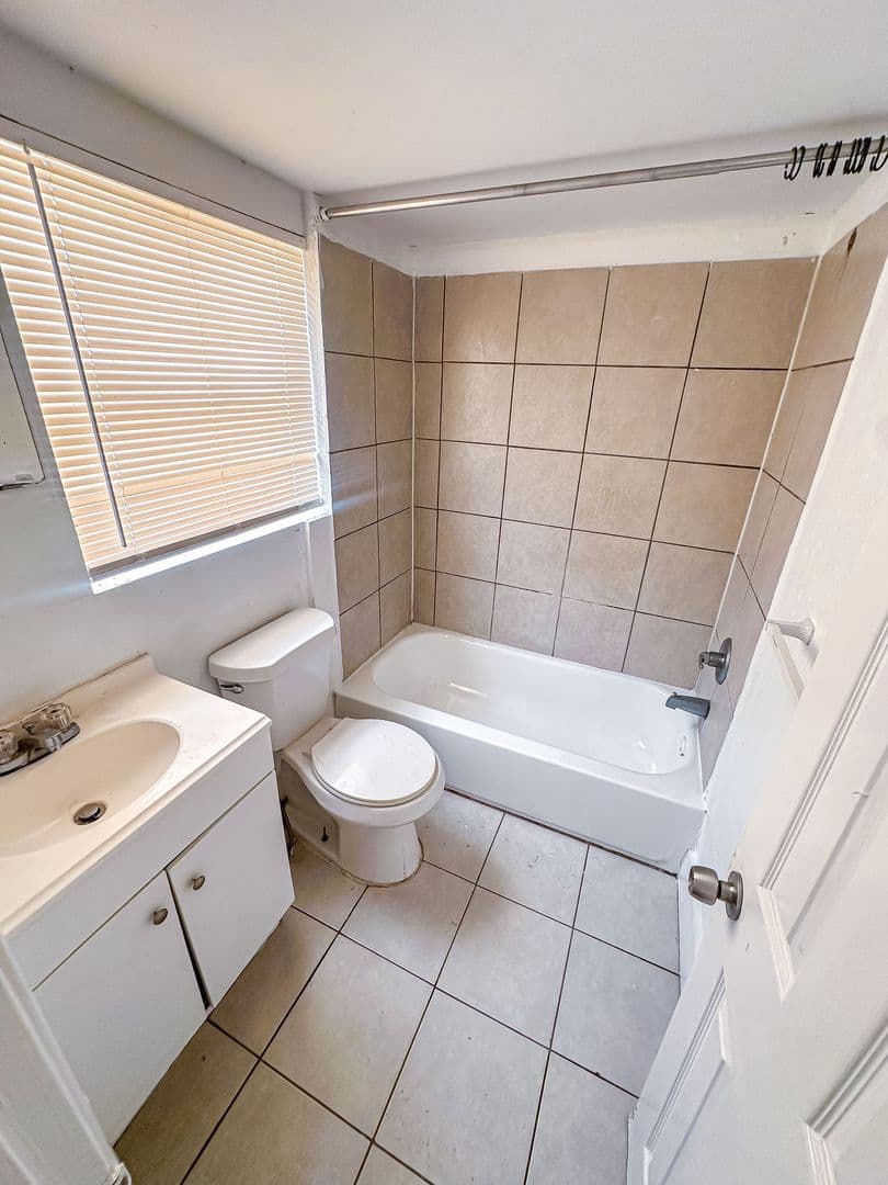 Galveston Apartment: 2711 Avenue K