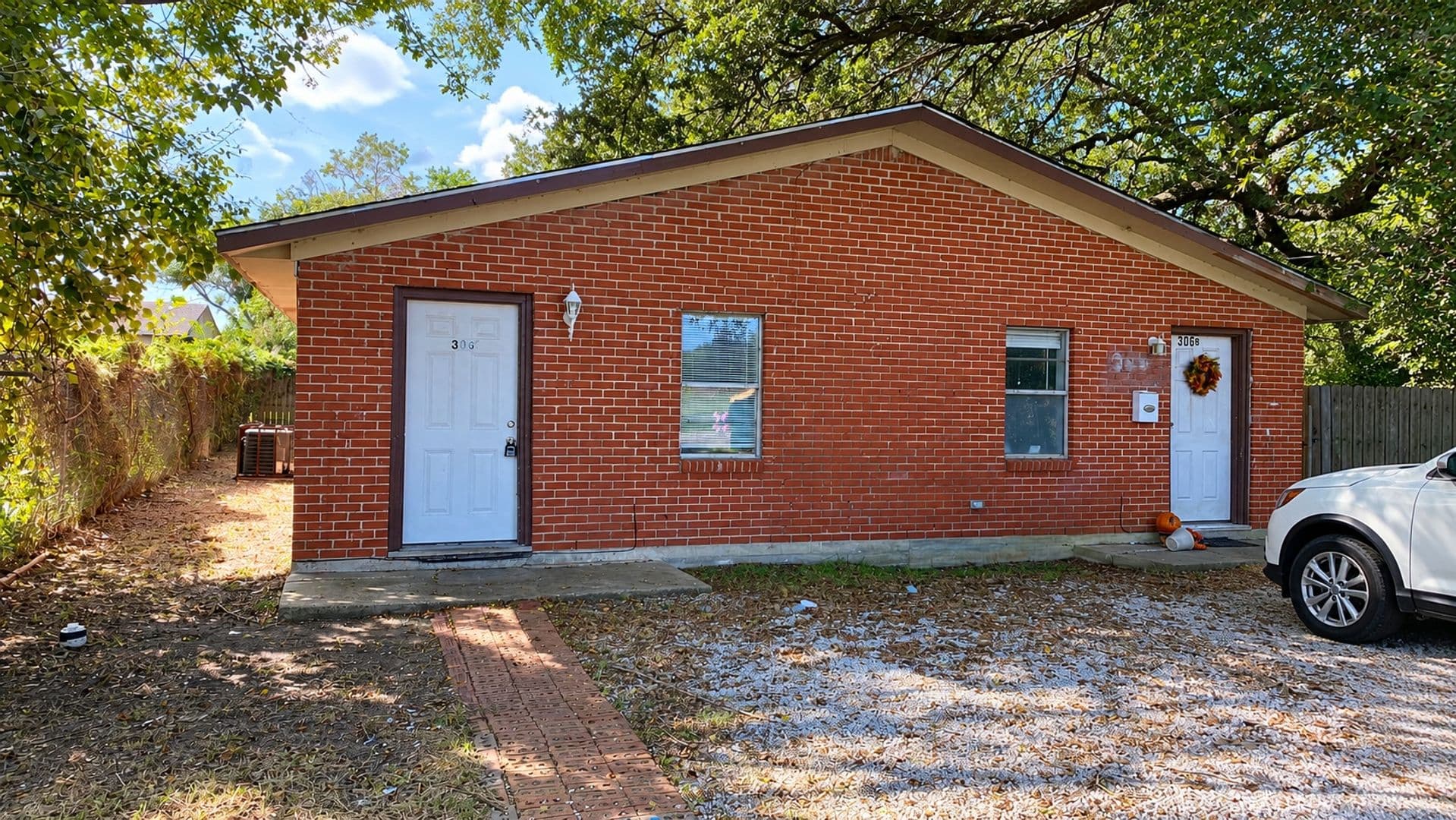La Marque Apartment: 306 Lake Rd