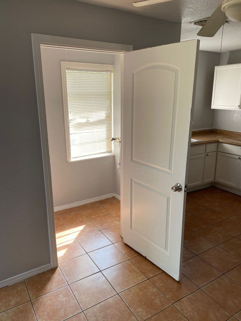 La Marque Apartment: 306 Lake Rd