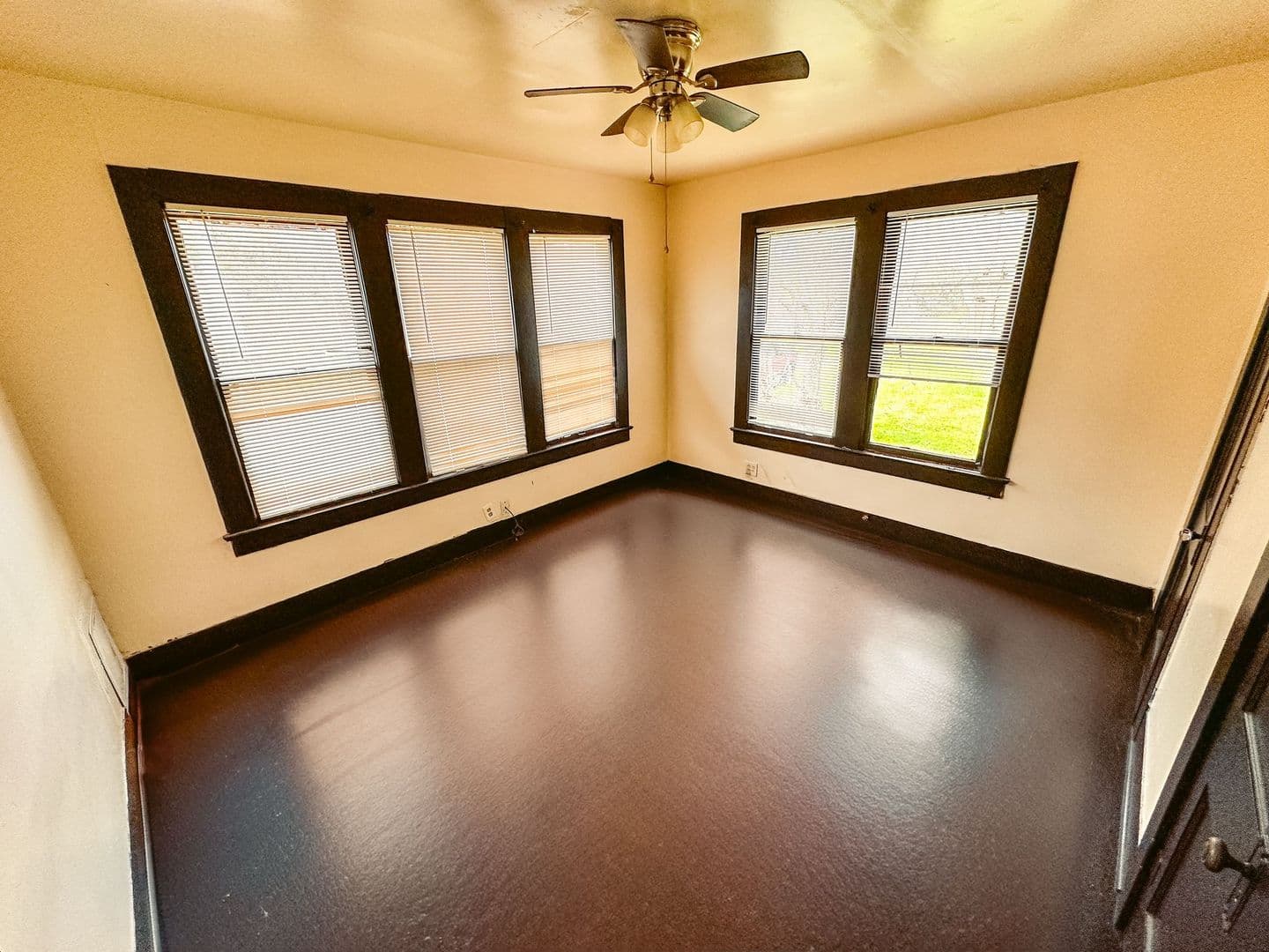 Beaumont Apartment: 2379 Victoria St