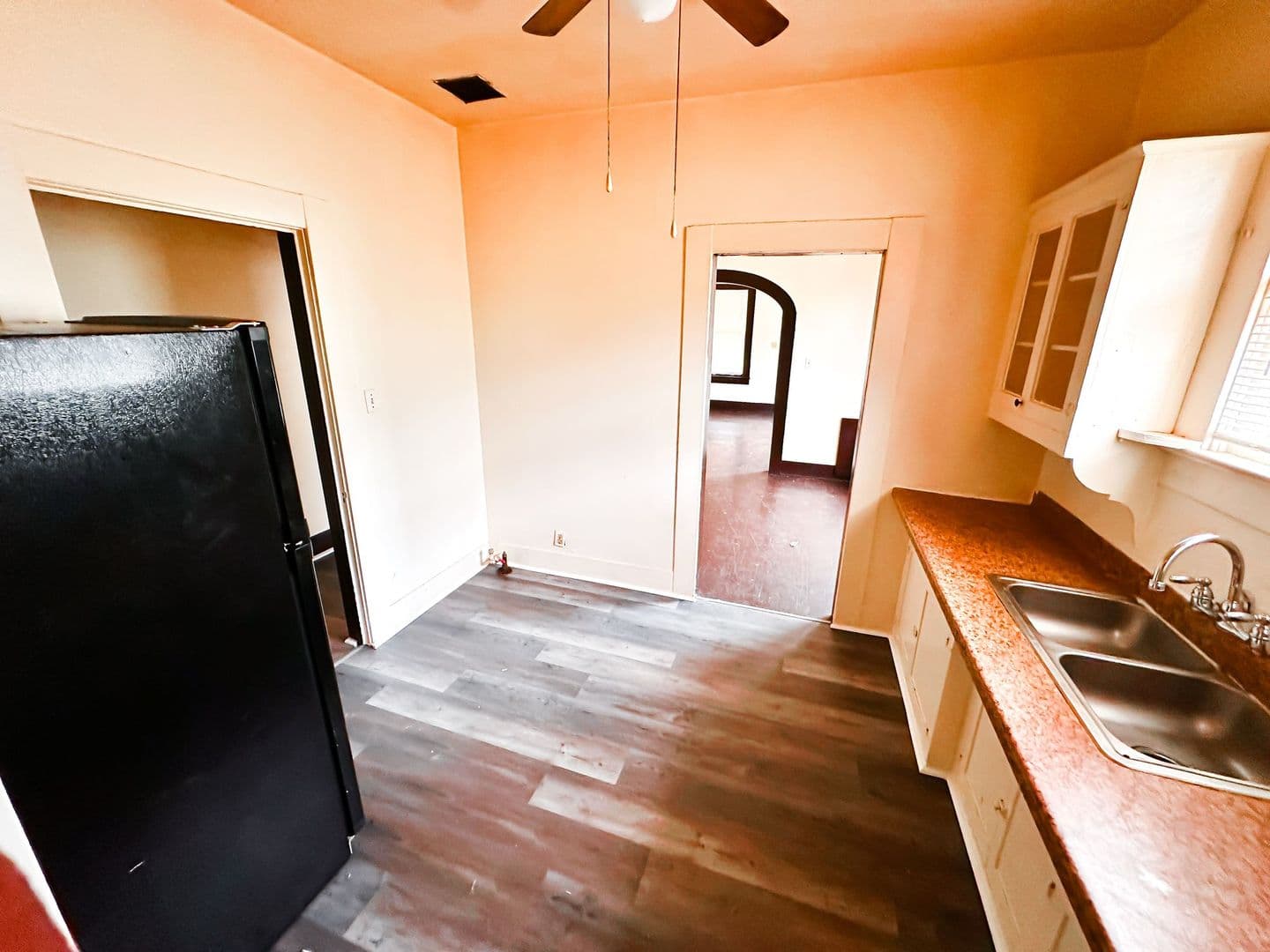 Beaumont Apartment: 2379 Victoria St