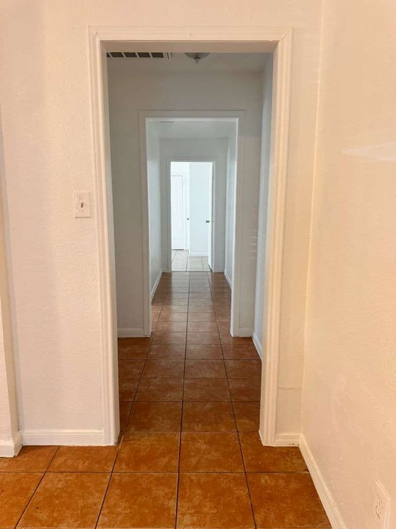 La Marque Apartment: 306 Lake Rd