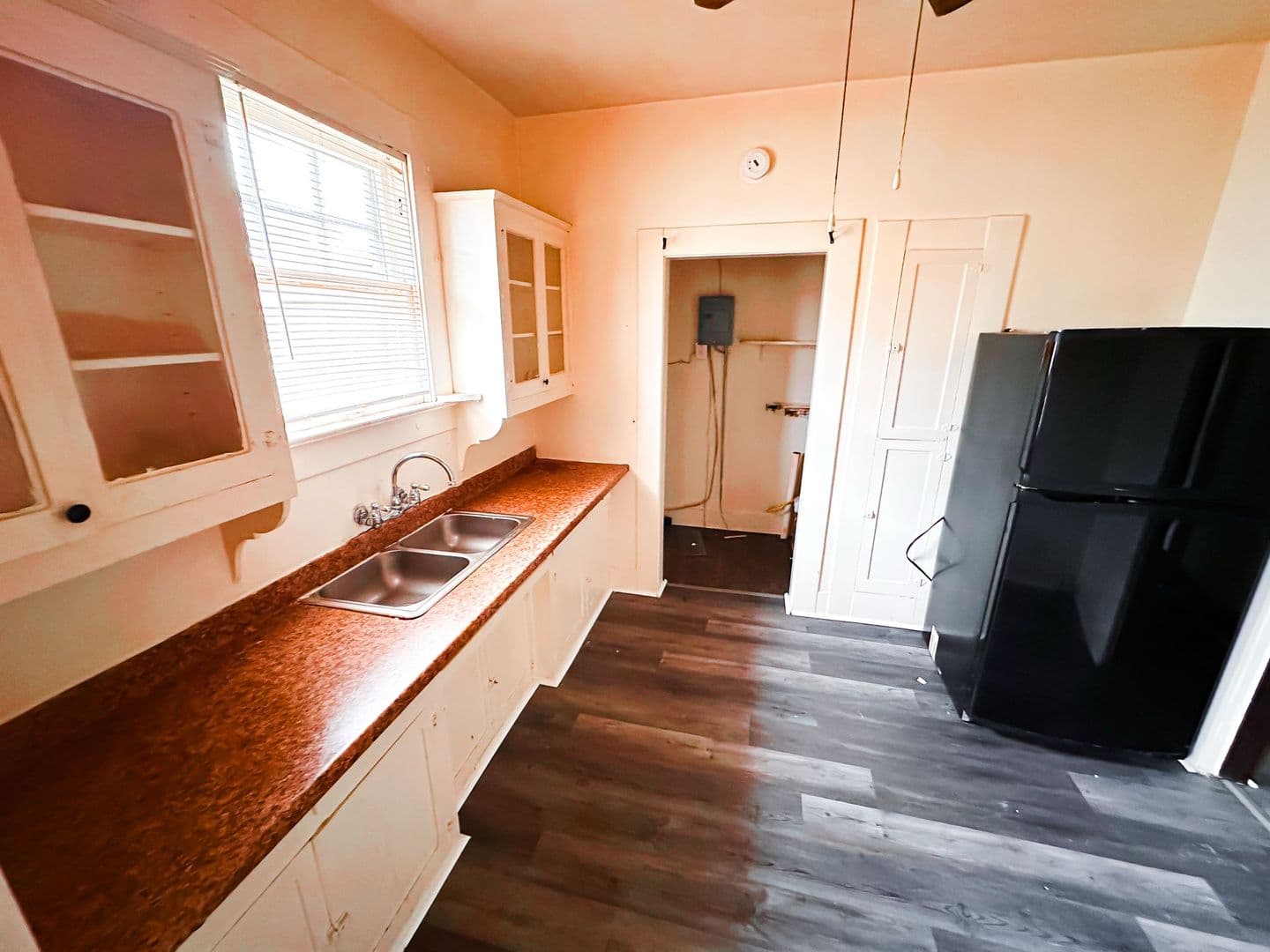 Beaumont Apartment: 2379 Victoria St