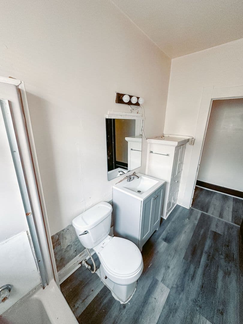 Beaumont Apartment: 2379 Victoria St