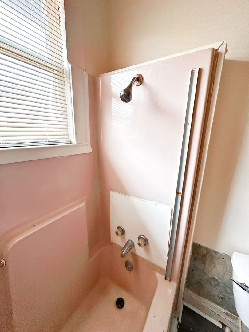 Beaumont Apartment: 2379 Victoria St