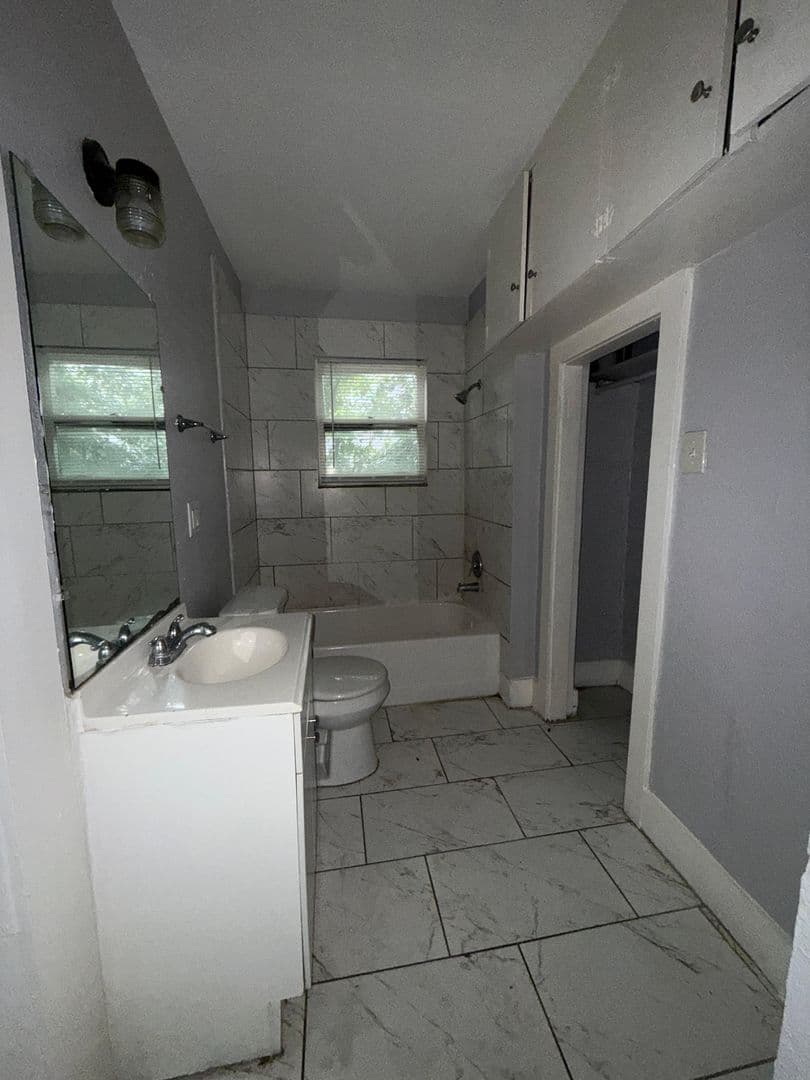 Houston Apartment: 3012 Live Oak St