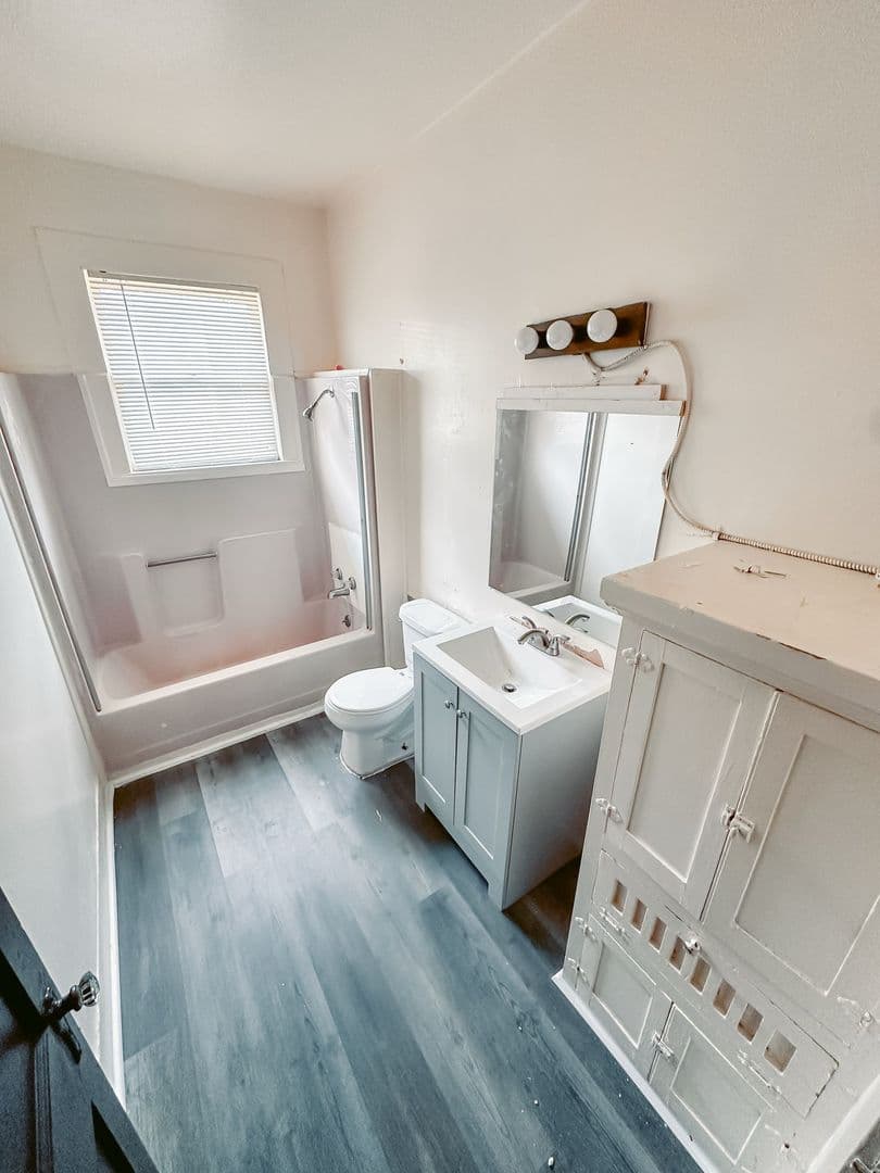 Beaumont Apartment: 2379 Victoria St
