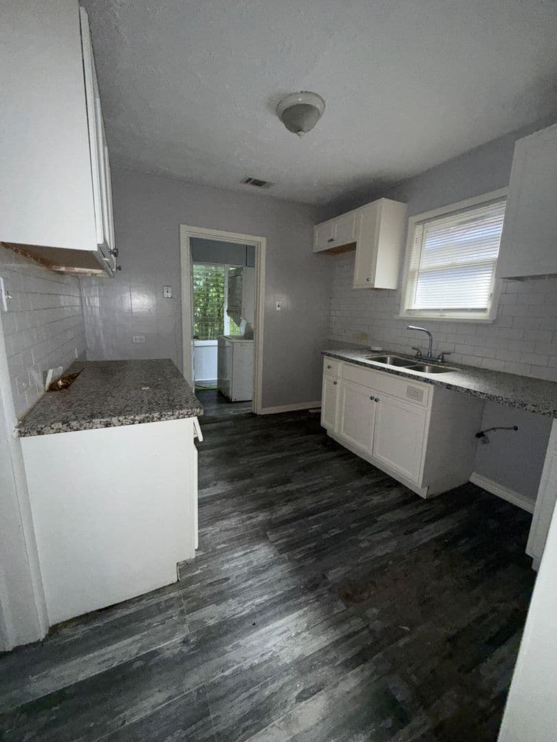 Houston Apartment: 3012 Live Oak St