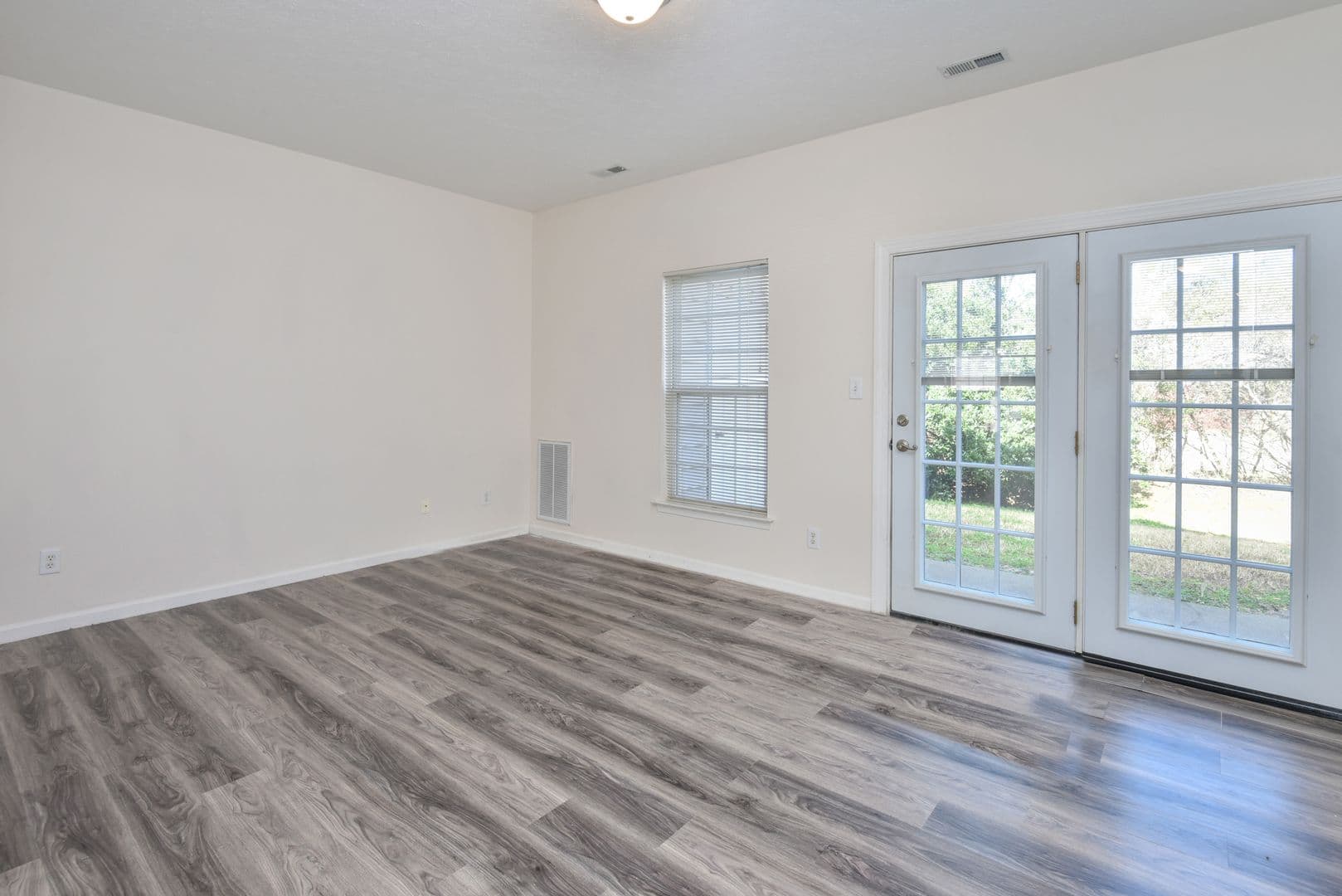 Williamsburg Townhome: 1531 Creek Ct