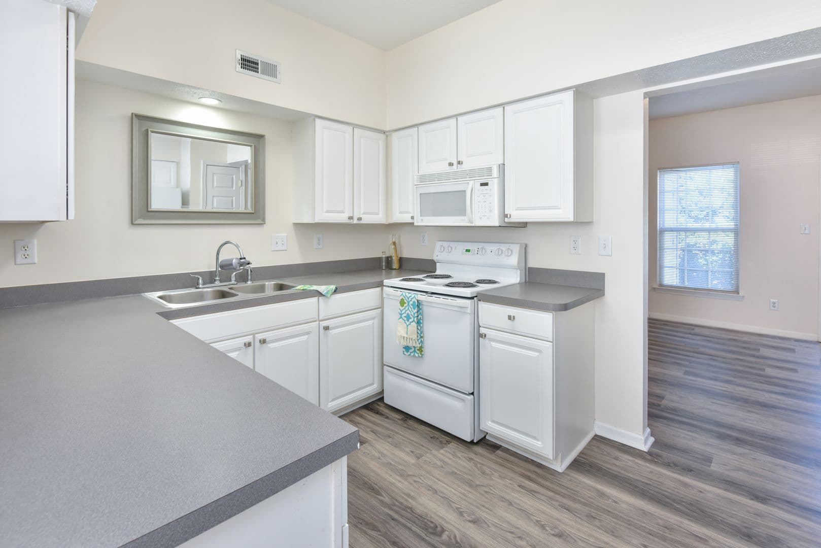 Williamsburg Townhome: 1531 Creek Ct
