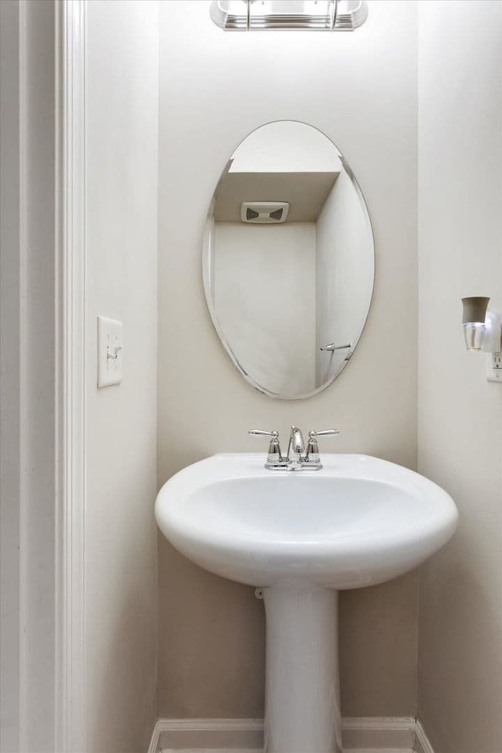 Williamsburg House: 118 Emma Rose Ct