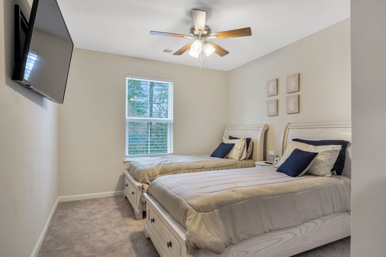 Williamsburg Townhome: 105 Stegg Street