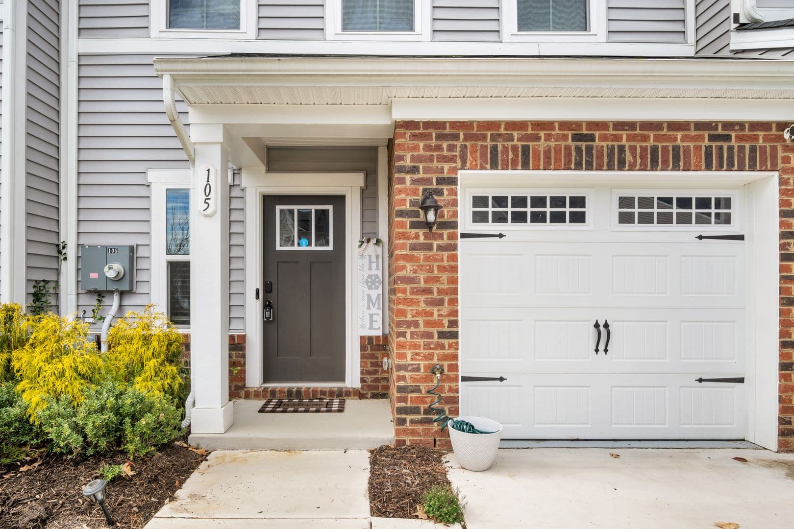 Williamsburg Townhome: 105 Stegg Street