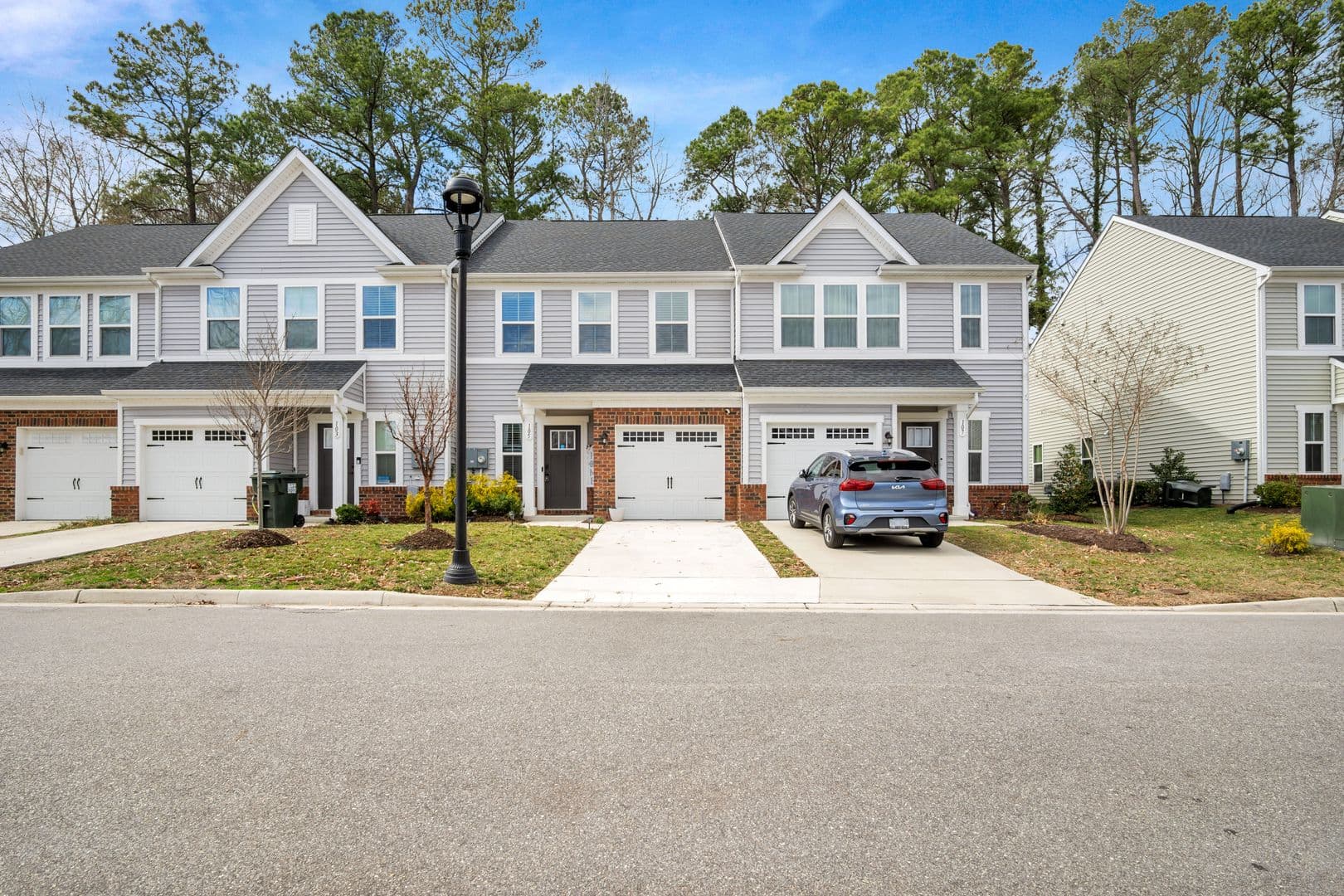 Williamsburg Townhome: 105 Stegg Street